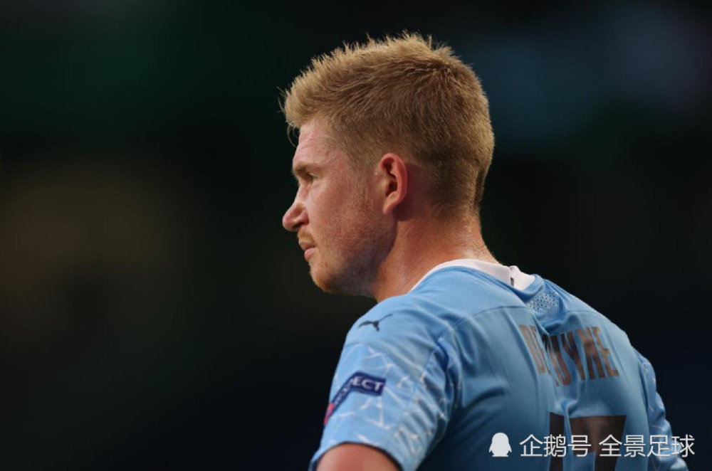 里贝里社交媒体分享与齐达内合照