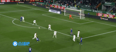 山东泰山选择韩鹏执教，凭借其责任感和团队精神，重燃球队斗志，提升士气，取得进步。