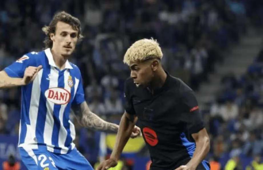 篮球篮网球迷为球队送上支持横幅