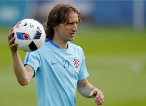 足球市场：如果出现1亿欧报价，尤文可能会考虑出售伊尔迪兹